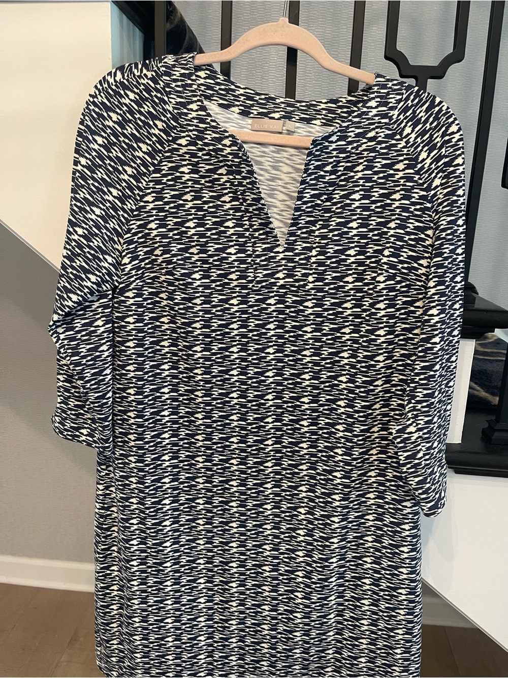 Ellie Kai Navy & White Abstract Knit Top
